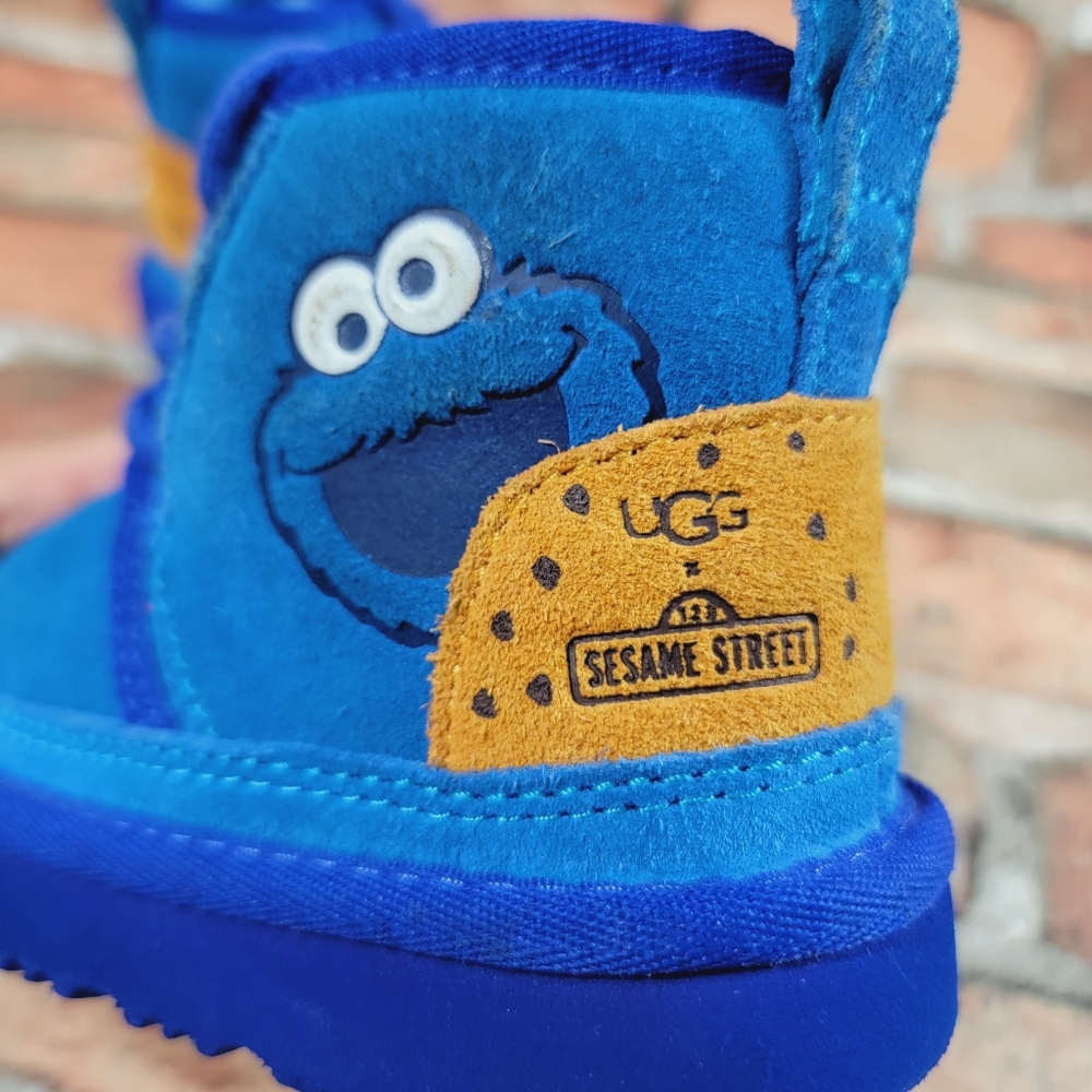 Ugg Kids Unisex Blue Sesame Street Cookie Monster Baby Boots Size 6